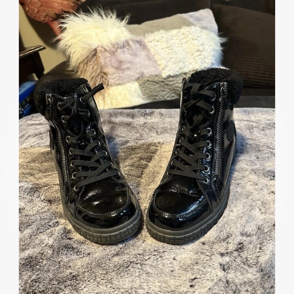 Spring Step Black Patent Lace-Up Ankle Booties size 8